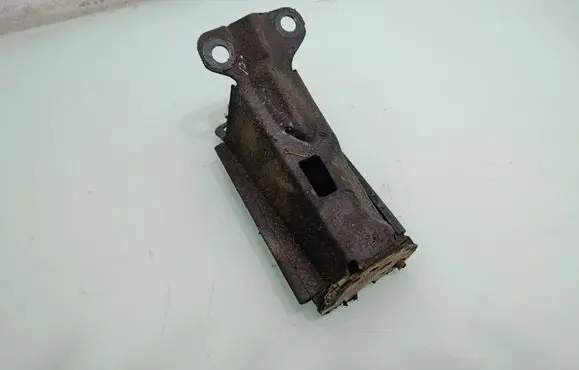 Volvo V70 Front bumper shock/impact absorber 