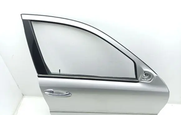 Mercedes-Benz E W211 Front door 2118701026 A2115408308