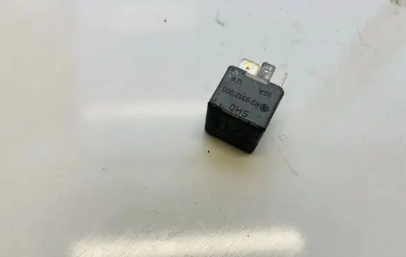 Audi A4 S4 B5 8D Other relay 8d0951253