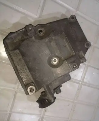 Volkswagen PASSAT B5.5 A/C compressor mount bracket 038260885C