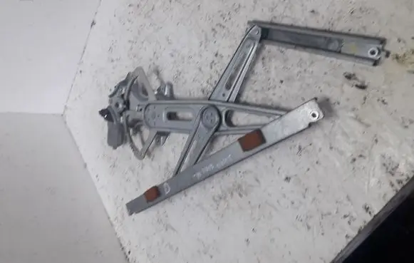 Toyota Auris 150 Front door window regulator with motor 857100D100