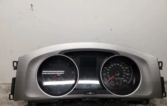 Volkswagen Golf VII Speedometer (instrument cluster) 5G1920941B