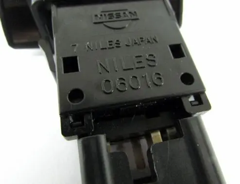 Nissan Primera Hazard light switch 06016