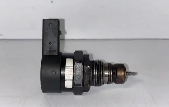 Audi A6 S6 C6 4F Fuel pressure sensor 057130764B