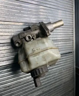 Volkswagen PASSAT B6 Master brake cylinder 5N0945459A