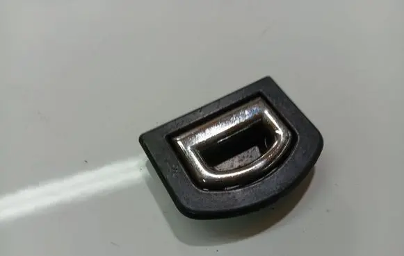 Volkswagen PASSAT B5 Rear door lock loop/hook striker 