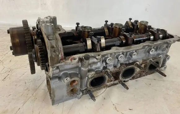 Nissan Pathfinder R51 Engine head LEA2 23R