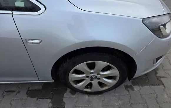Opel Astra J Fender 