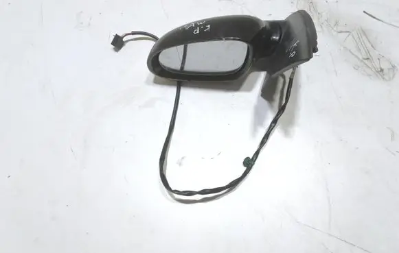 Volkswagen Golf V Front door electric wing mirror