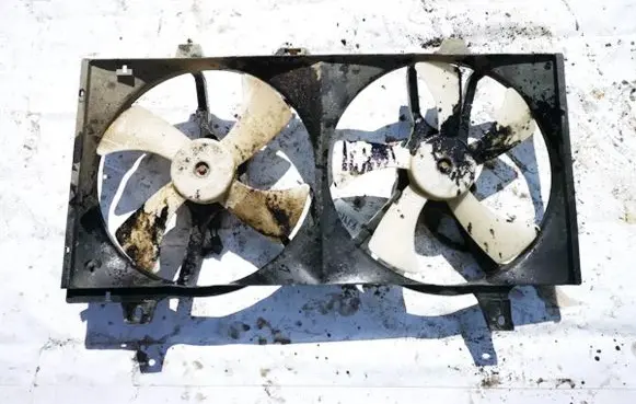 Nissan Almera Radiator cooling fan shroud