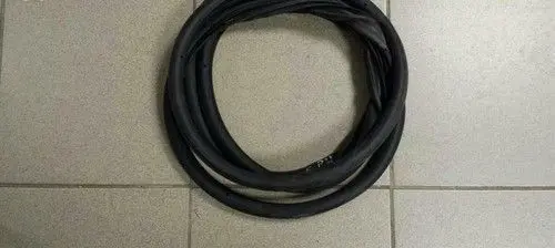 Volkswagen Touareg I Front door rubber seal 7L0837866A