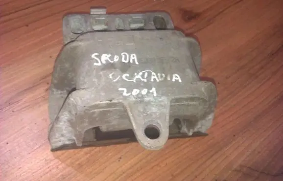 Skoda Octavia Mk1 (1U) Engine mount bracket 1j0199555