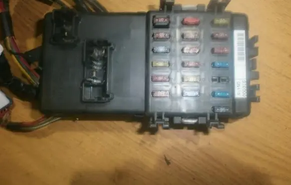 KIA Carnival Fuse box set jb200400