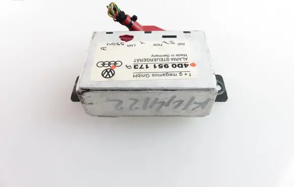 Audi A8 S8 D2 4D Alarm control unit/module 4D0951173