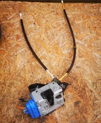 Audi A4 S4 B5 8D Rear door lock 8D0839015 4D0185A