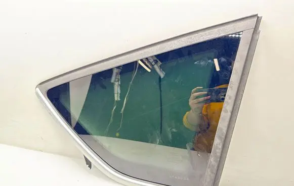 Ford Kuga I Rear side window 43R004523