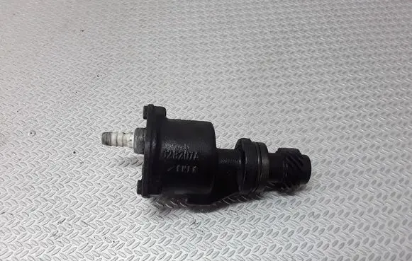 Volkswagen PASSAT B5 Vacuum pump 028207A
