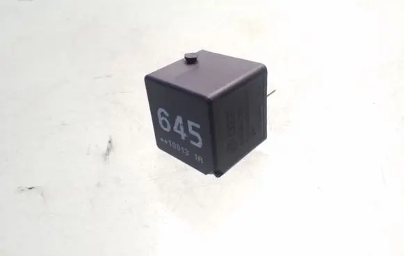 Volkswagen PASSAT B7 Other relay 4H0951253A 645