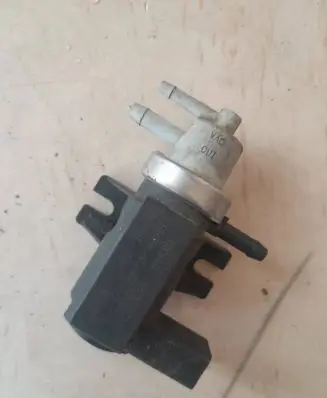 Audi A4 S4 B5 8D Turbo solenoid valve 1JO906627A4801