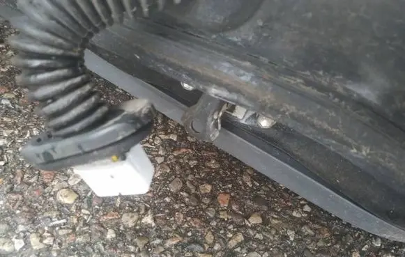 Toyota Prius (XW20) Rear door check strap stopper