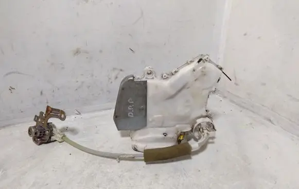 Honda CR-V Front door lock