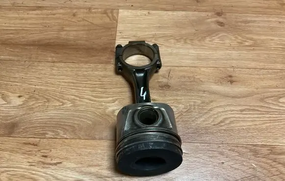 Volkswagen PASSAT B6 Piston with connecting rod 038J