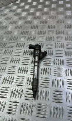 KIA Sportage Fuel injector 338002A610