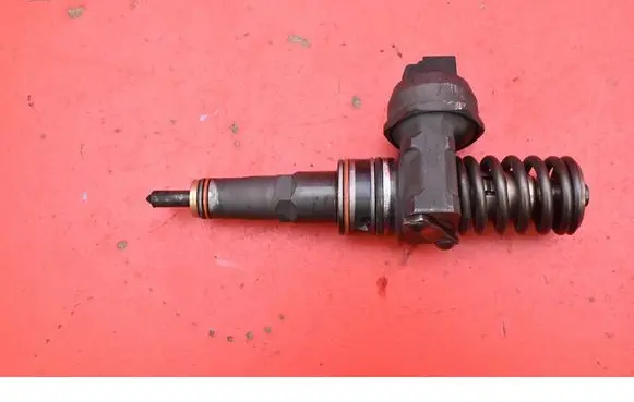 Volkswagen PASSAT B5.5 Fuel injector 038130073BA