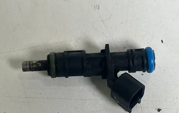 Dodge Durango III Fuel injector 05281568AA