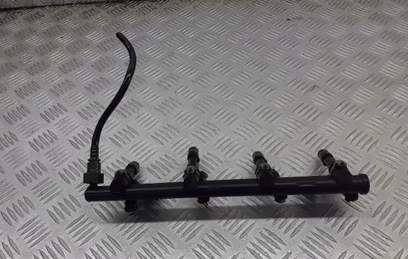 Dacia Sandero Fuel main line pipe 8200494284A