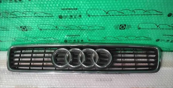 Audi A4 S4 B5 8D Front bumper upper radiator grill 8D0853651J