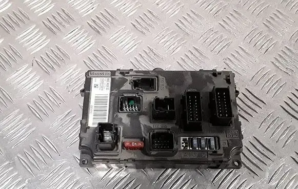 Peugeot 407 Fuse module 9656148180