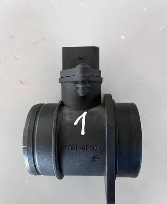 Volkswagen Golf V Mass air flow meter 038906461B 0281002531
