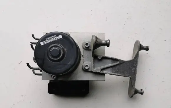 Mercedes-Benz SLK R171 ABS Pump A0064314812