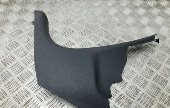 Foot area side trim