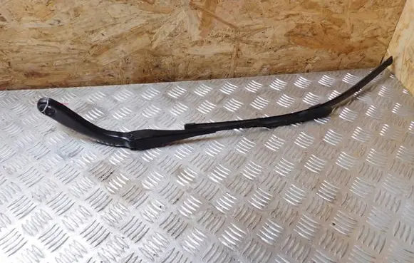 BMW 1 F20 F21 Front wiper blade arm 9465042