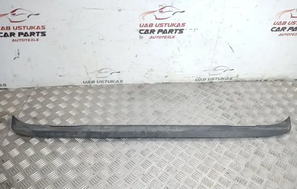 Rear bumper trim bar molding