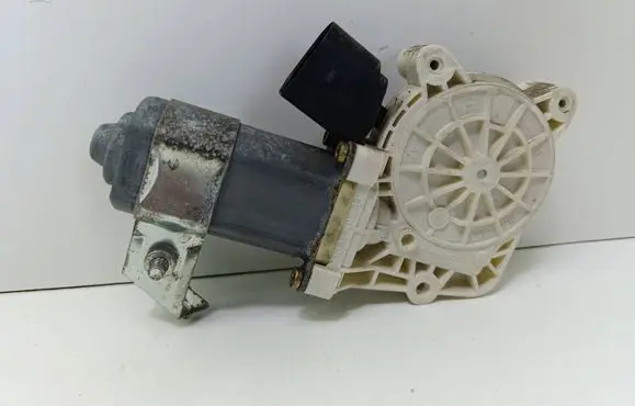 BMW 5 E60 E61 Rear door window regulator motor 7075671