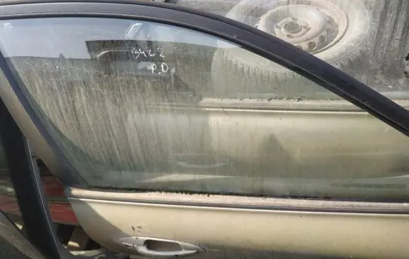 Hyundai Sonata Front door window glass four-door