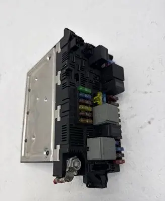 Mercedes-Benz CLS C219 Fuse module 2115454201 00005927A22 A2205714002BC