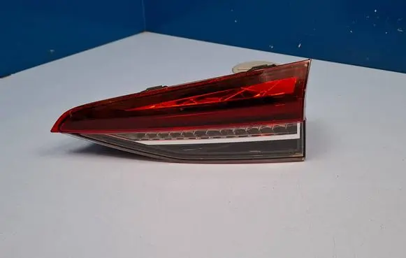 Tailgate rear/tail lights