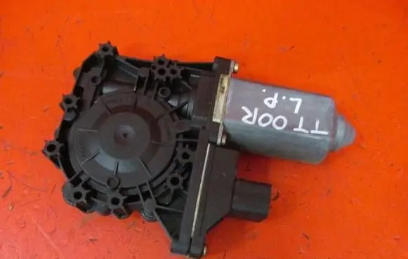 Audi TT Mk1 Front door window regulator motor 8N8959801A