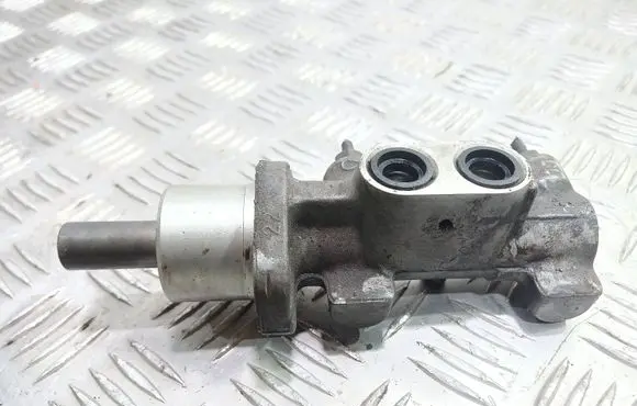 Master brake cylinder