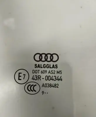 Audi Q7 4M Front door vent window glass four-door 4M0845114A 4M0845114