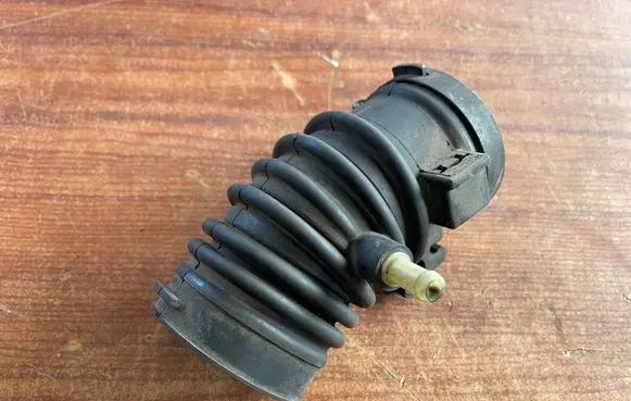 Air intake hose/pipe