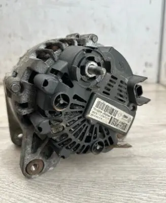 Renault Megane III Generator/alternator 231000027R 2606288A TG12C078