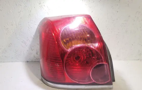Toyota Avensis T220 Rear/tail lights