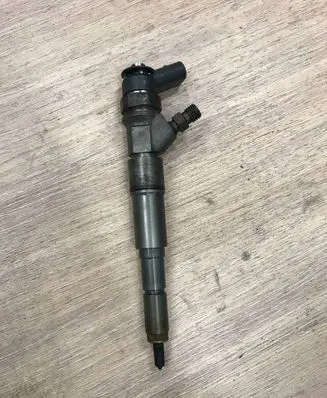 BMW 5 E60 E61 Fuel injector 147652