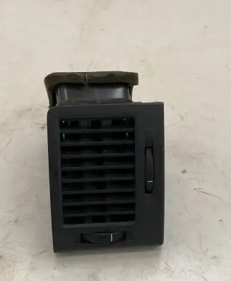 Hyundai Getz Dash center air vent grill