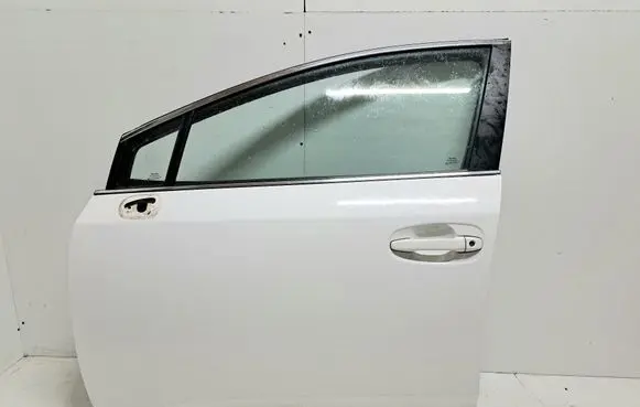 Toyota Avensis T270 Front door